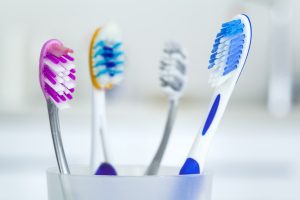 Escova de dentes: aprenda a escolher o modelo correto