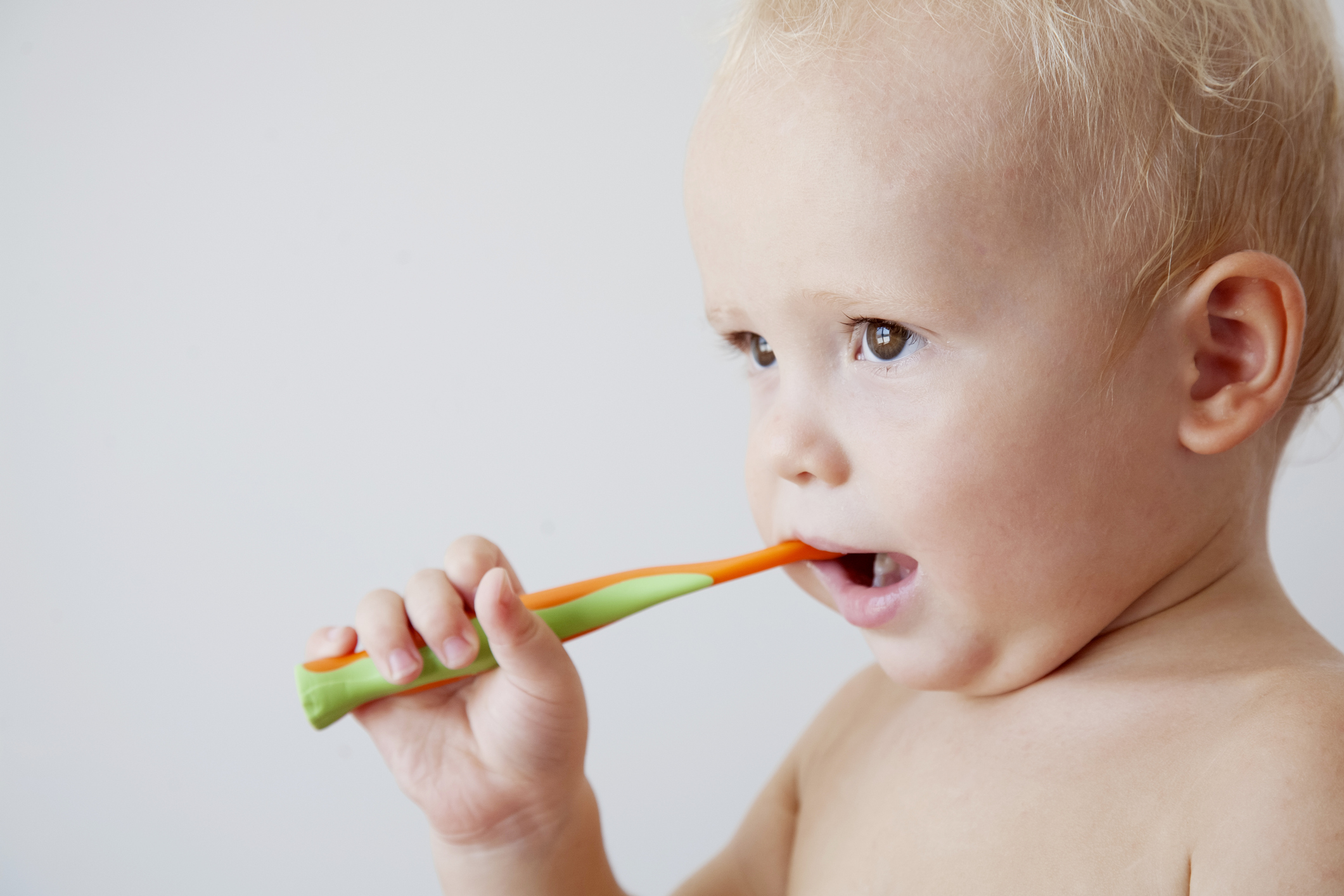Confira cinco dicas para cuidar da higiene bucal do bebê
