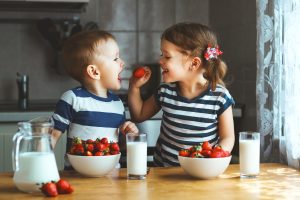 Entenda os cuidados com alimentação das crianças nas férias